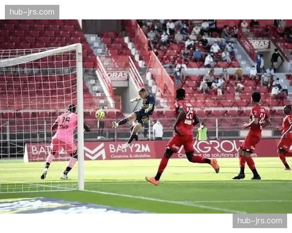 马竞5-4-1低位防守:格列兹曼深度回撤暴露攻防脱节